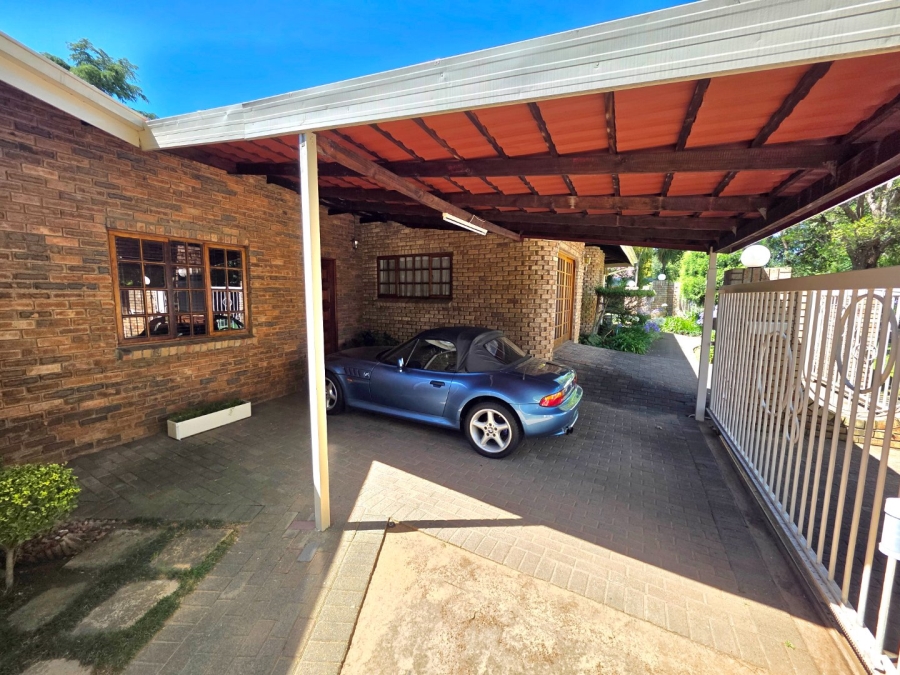 5 Bedroom Property for Sale in La Provance Free State